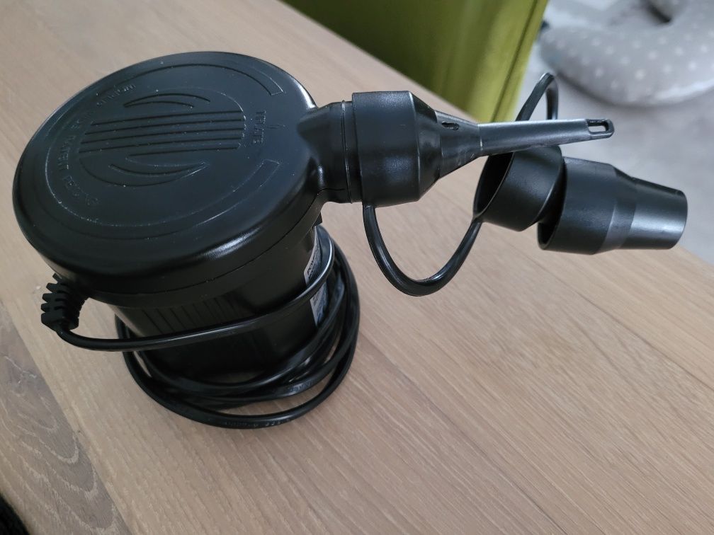 Sprzedam materac intex wraz z pompką