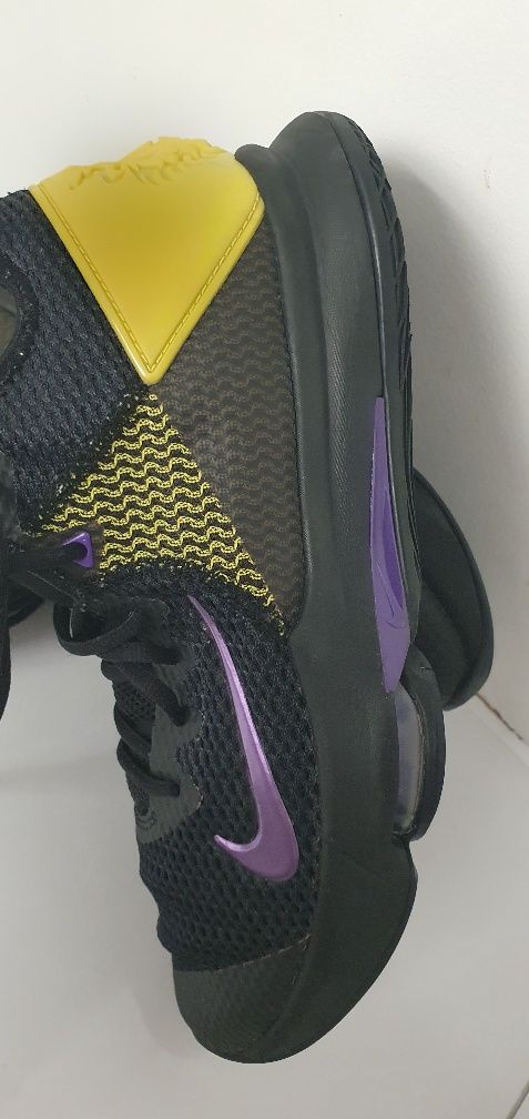 Nike buty męskie Lebron witness rozmiar 44,5