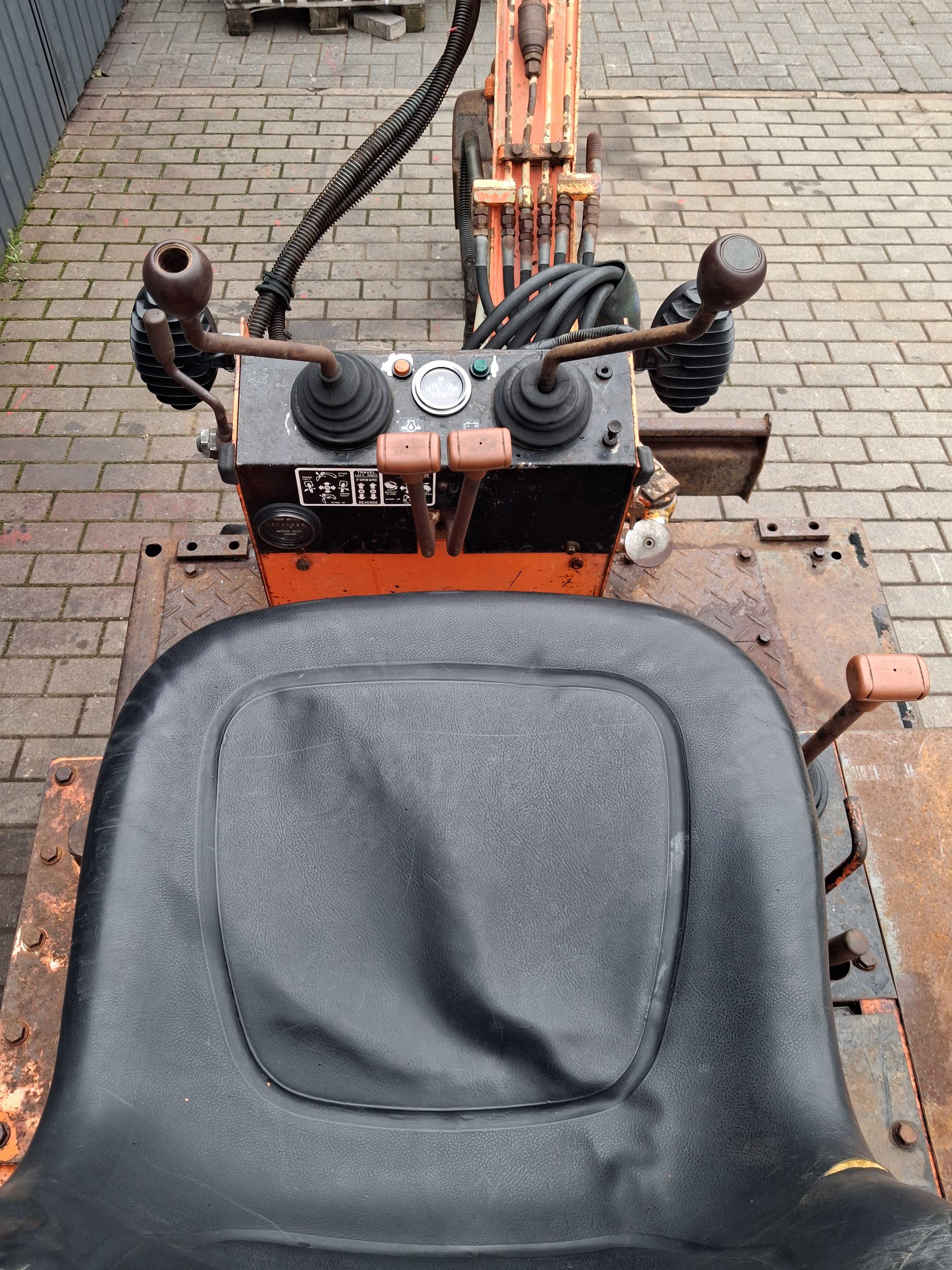 Minikoparka Takeuchi TB12 silnik Yanmar 3 cylindry