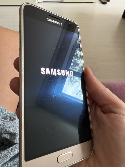Смартфон SAMSUNG Galaxy J3 J320H Dual Sim