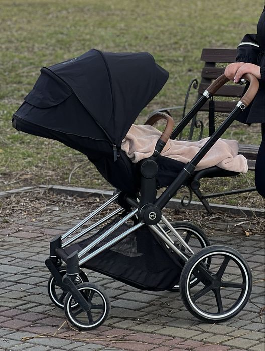 Cybex Priam Seria Black (шасі Chrome)