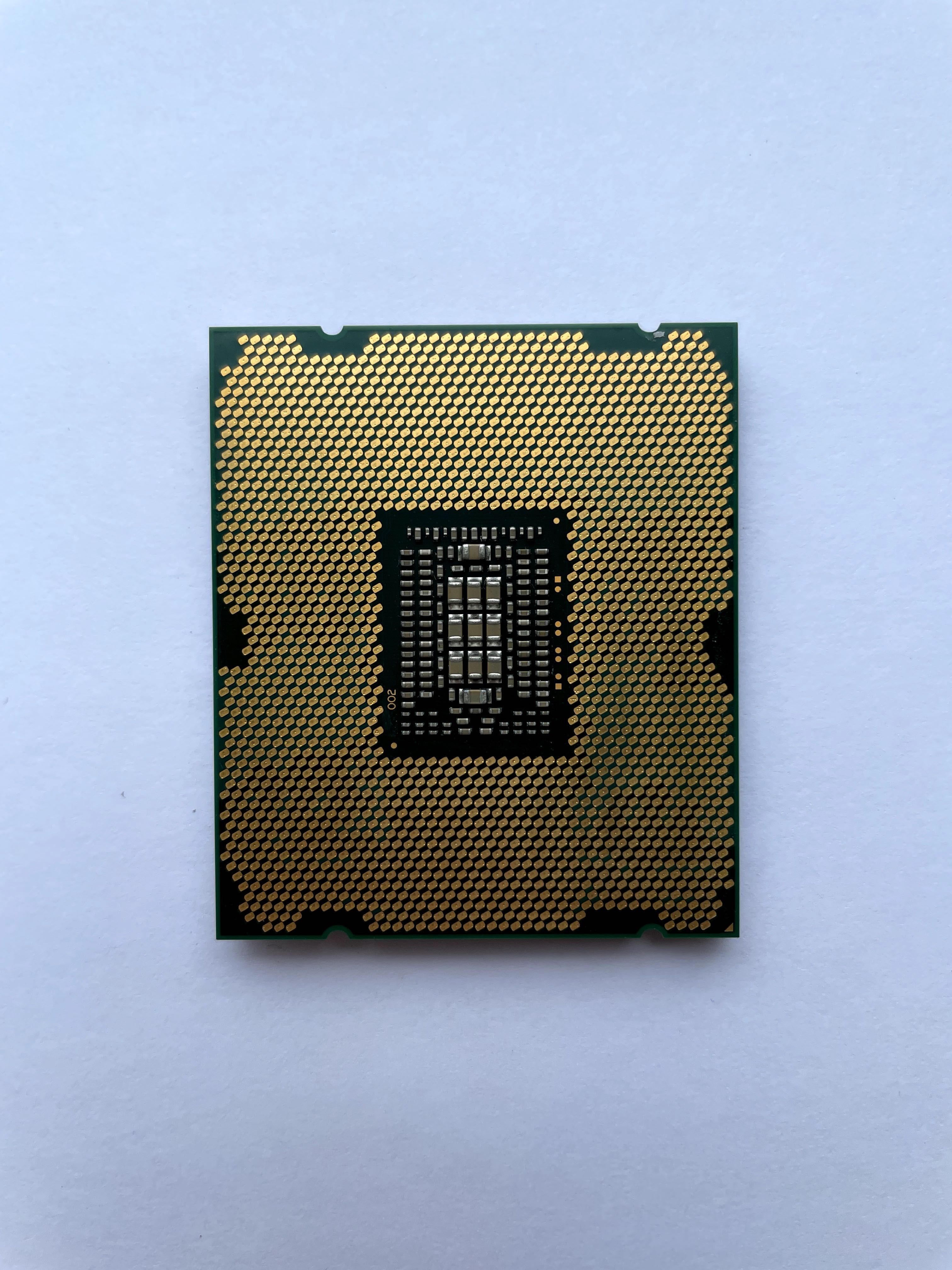 Процесор Intel Xeon E5-2680 (8 ядер, 2.7 ГГц, LGA 2011)
