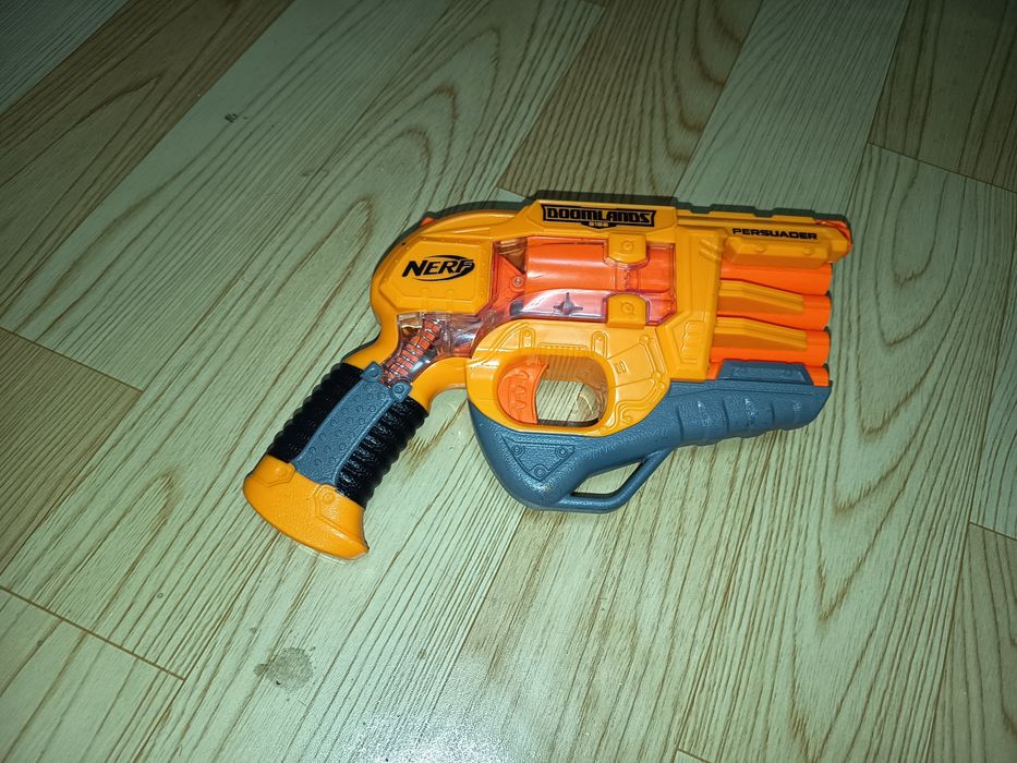 Pistolet NERF mniejszy