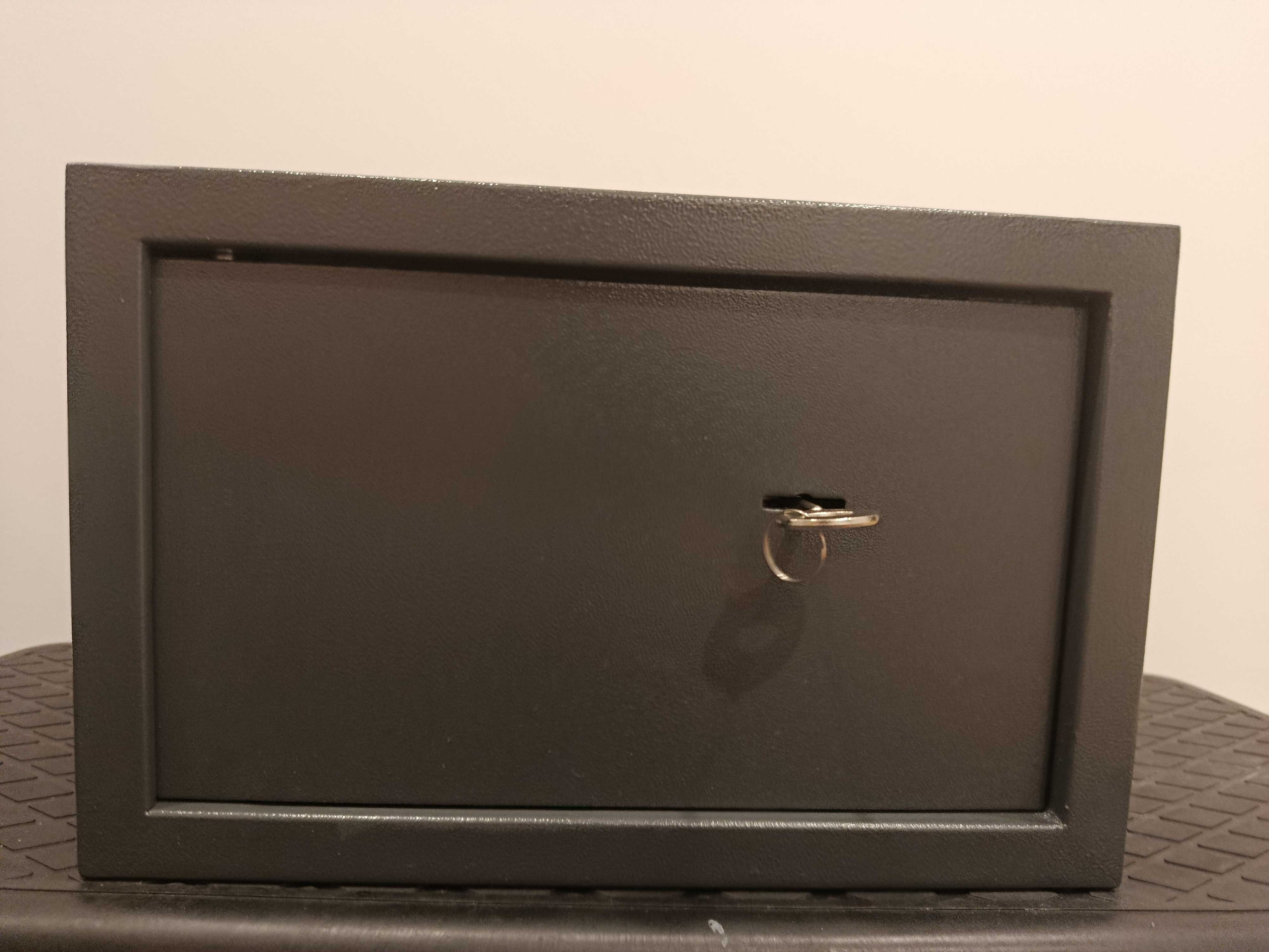 Cofre com chave 31x20x20cm - Como novo!