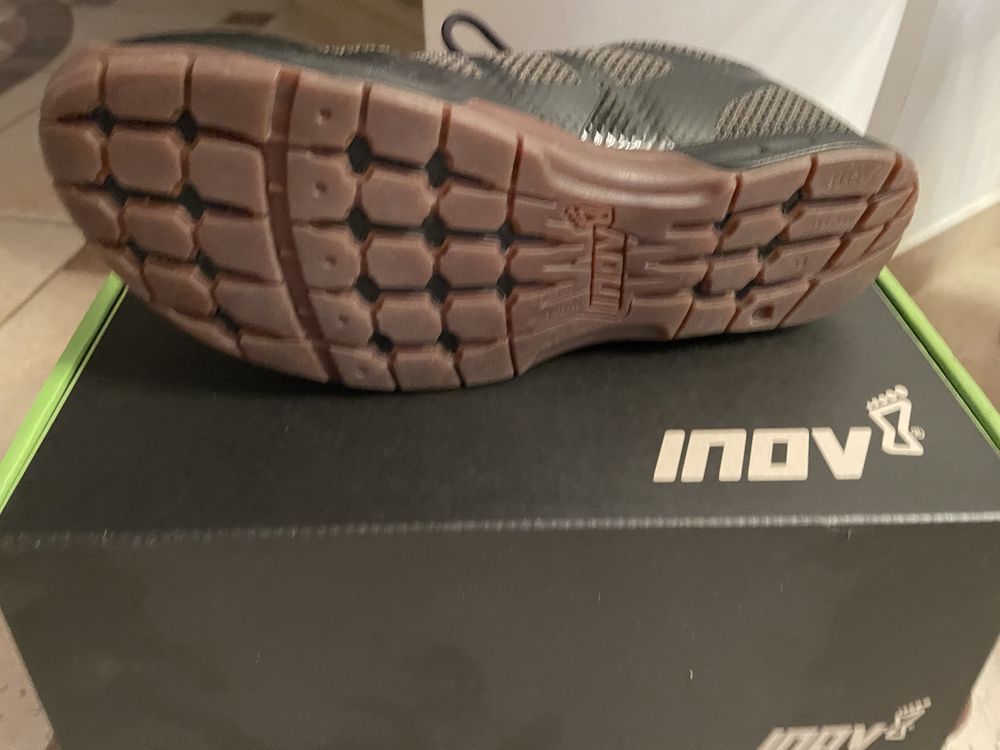 Inov 42 buty 42,5 inov-8 black olive f-lite 235 v3