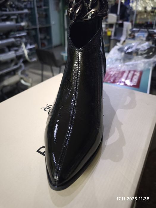 Черевики жіночі.шкіра.лак.