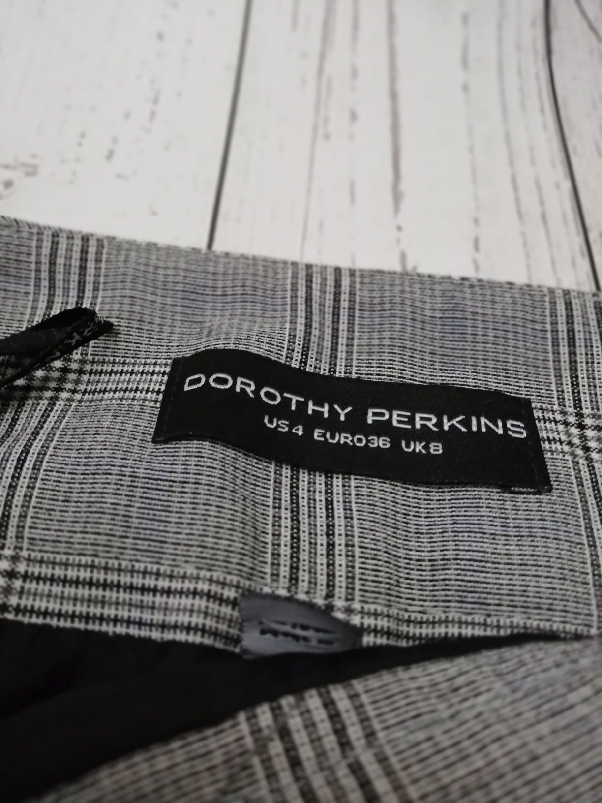 Elegancka spódnica z wysokim stanem Dorothy Perkins r. 36 na podszewce