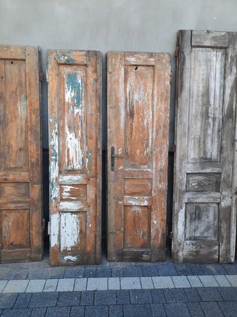 Zabytkowe drzwi do renowacji