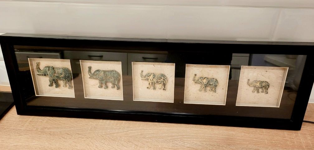 Obrazek 3D figurki słoni w boxie