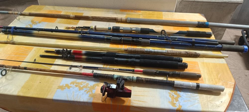 Canas de pesca com carreto