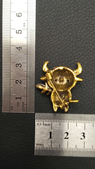 Broszka złoty byk z cyrkoniami – znak zodiaku