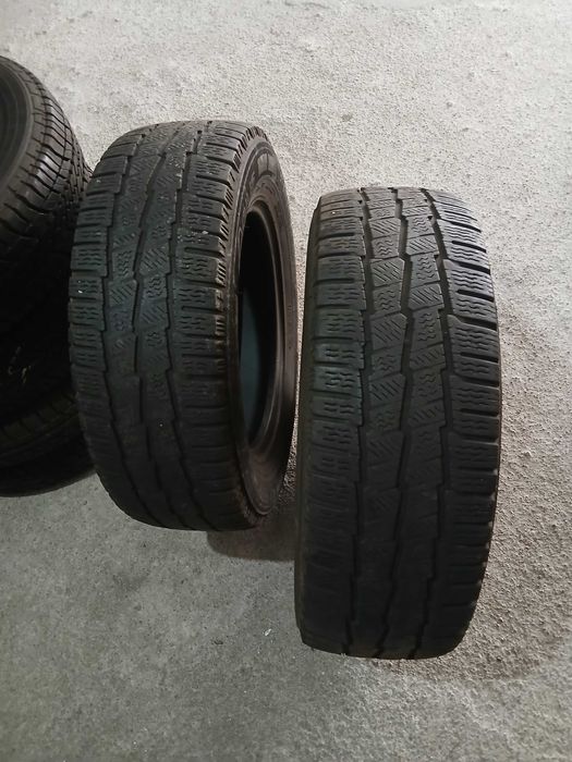 4 pneus 215/65R16 C Continental e Michelin