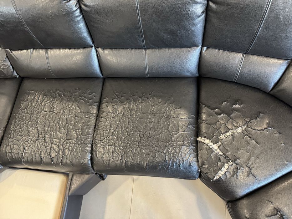 Sofá de canto em pele – com cama, gaveta e lugar para 8/9 pessoas