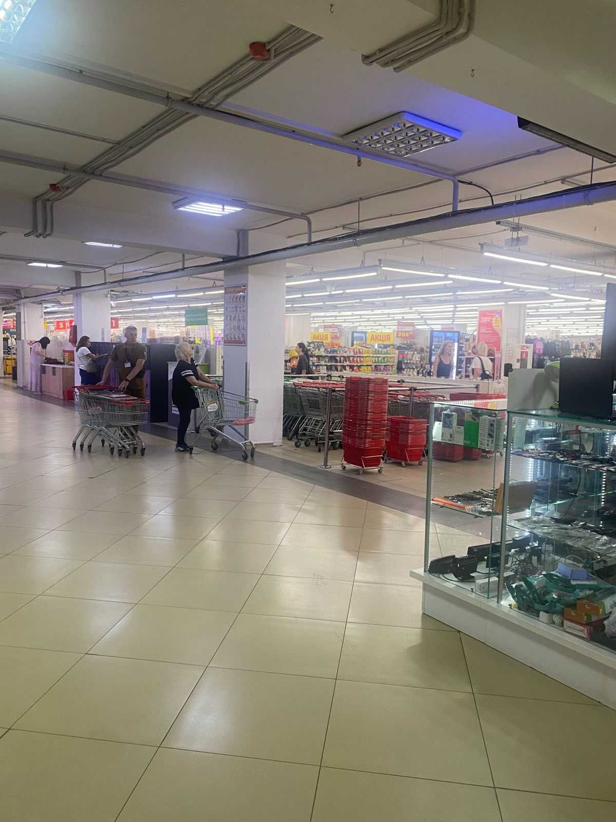 Aренда магазина 40кв.м. ТЦ Мегасіті, 1 поверх, Харківське Шосе 19