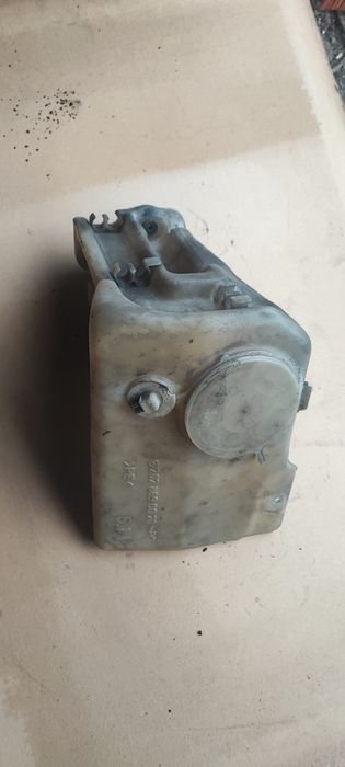 Depósito / vaso água limpa vidros frente Mercedes Classe C (202)