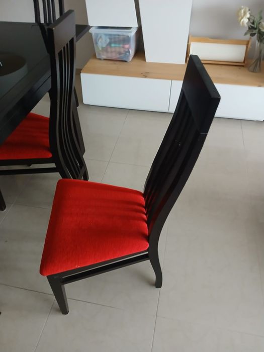 Mesa de jantar extensivel e cadeiras