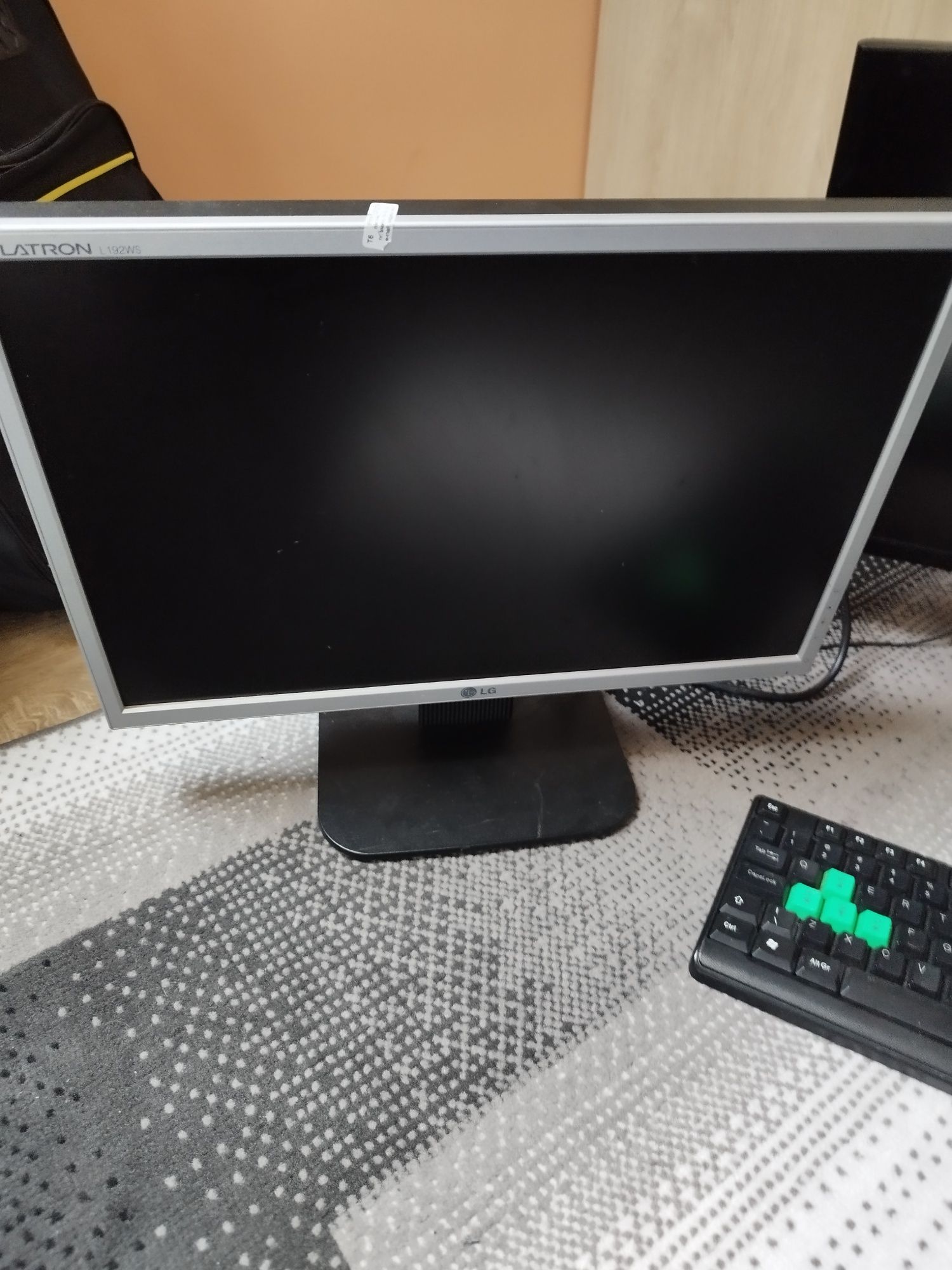 Zestaw Komputerowy Gamingowy Monitory, PC, klawiatura, myszka, kamerka