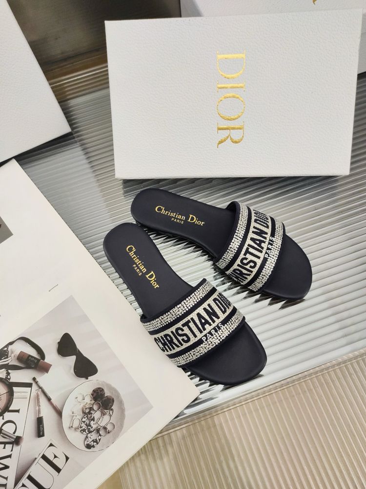 Klapki firmy Dior