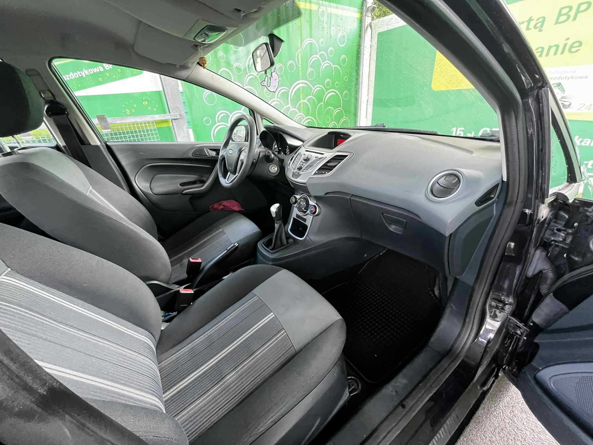 Ford Fiesta Mk7 1.6 TDCi – 2009 – 181 000 km Panther Black (metallic)