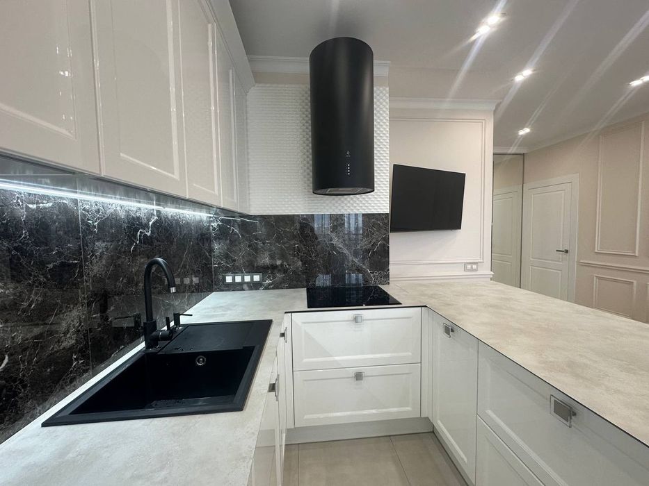 Продам 1 комнатную просторную квартиру в Альтаир 2