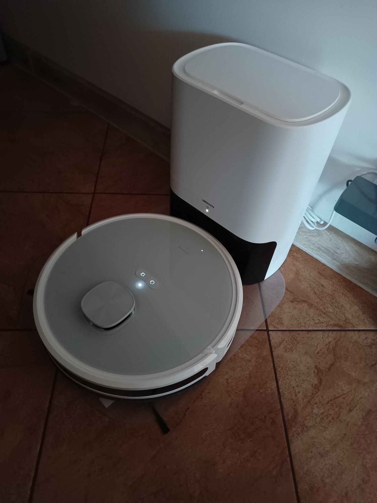 Robot sprzątający z funkcją mycia