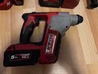 Аккумуляторный перфоратор Milwaukee M18/М12