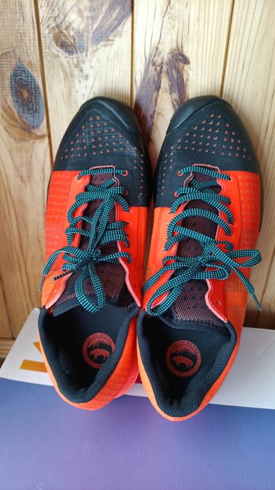 Кроссовки осенние водоотталкивающие Under ARMOUR.