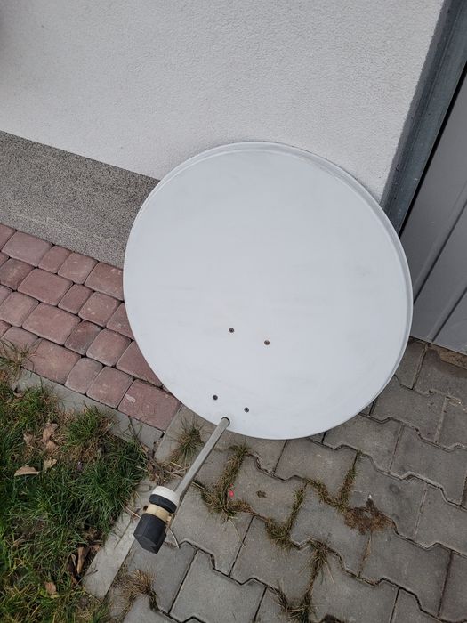 Antena satelitarna z podwójnym konwerterem