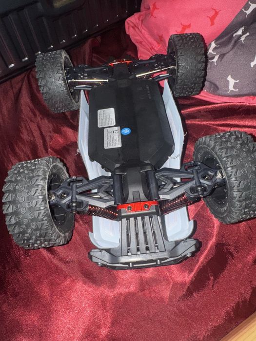 Машинка на радиоуправлении 4WD 80км