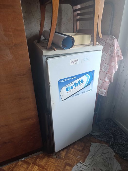 Сдается комната с балконом. Для девушки , женщины.Таирова. Средн этаж.