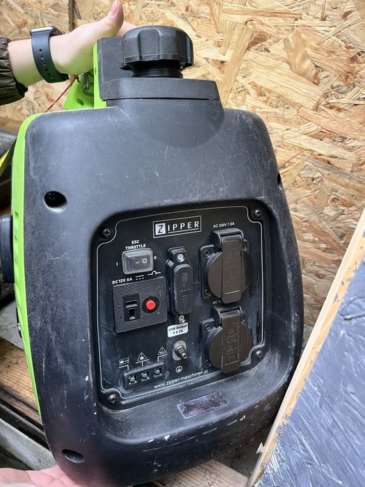 Інверторний генератор Zipper ZI-STE2000IV + 20л бензина