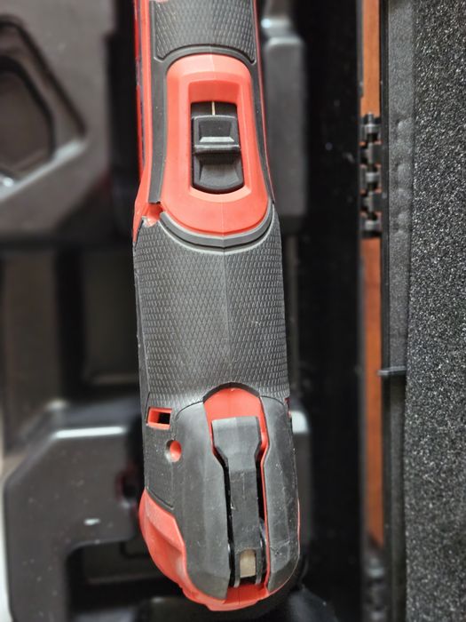 Narzędzie wielofunkcyjne Milwaukee M12 FMT USKZODZONY