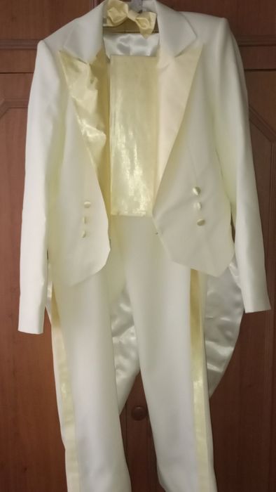 Фрак молочного кольору новий