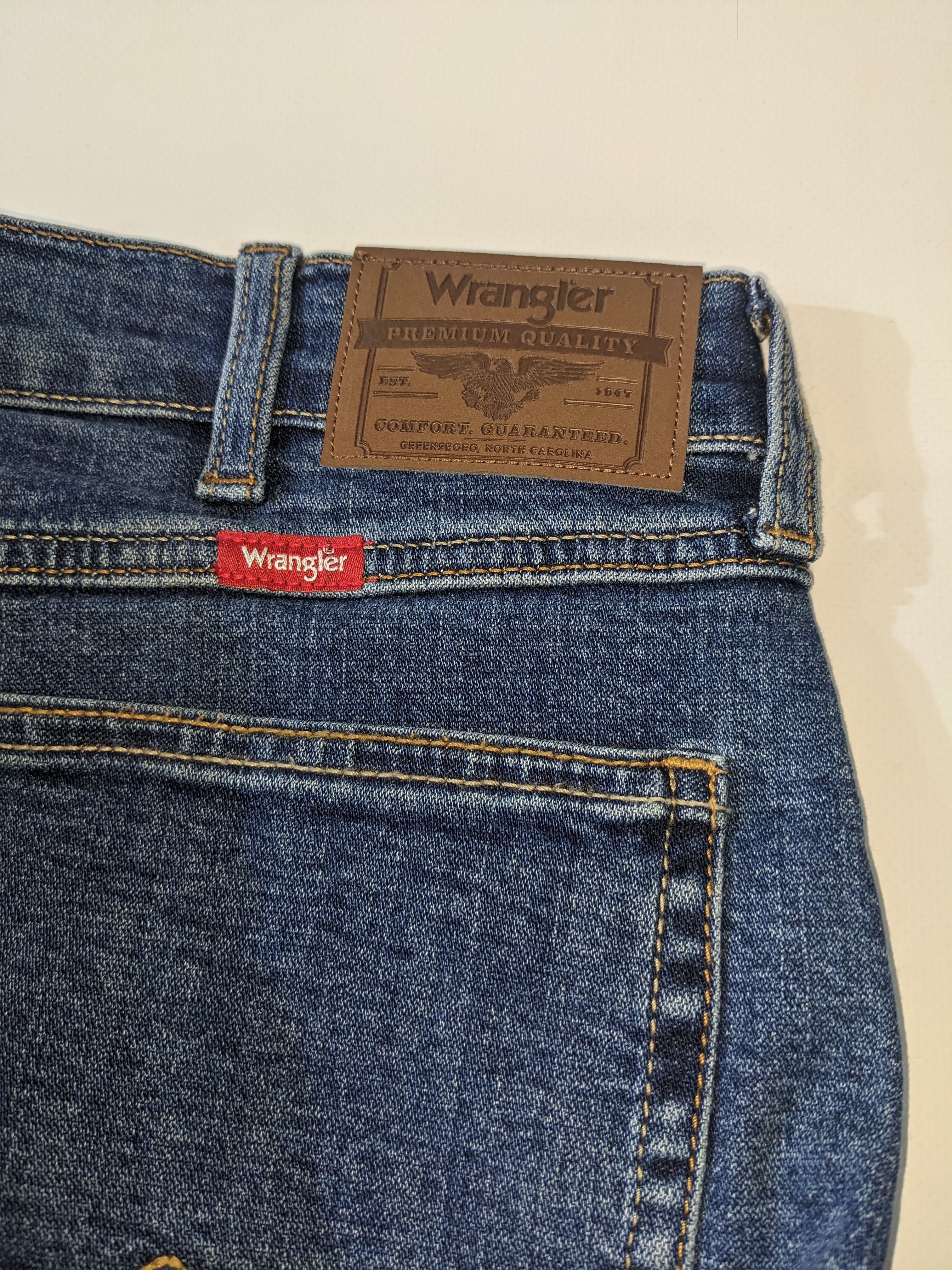 Класичні чоловічі джинси Wrangler Relaxed Fit 38 розмір