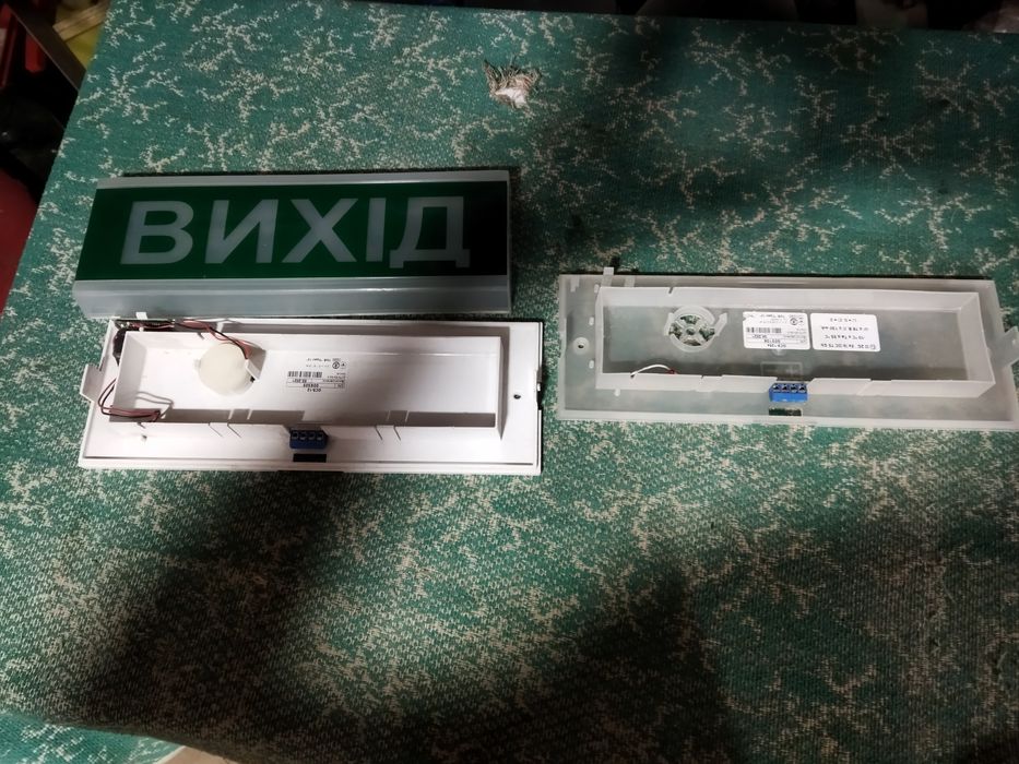 Светильник светодиодный аварийный Выход