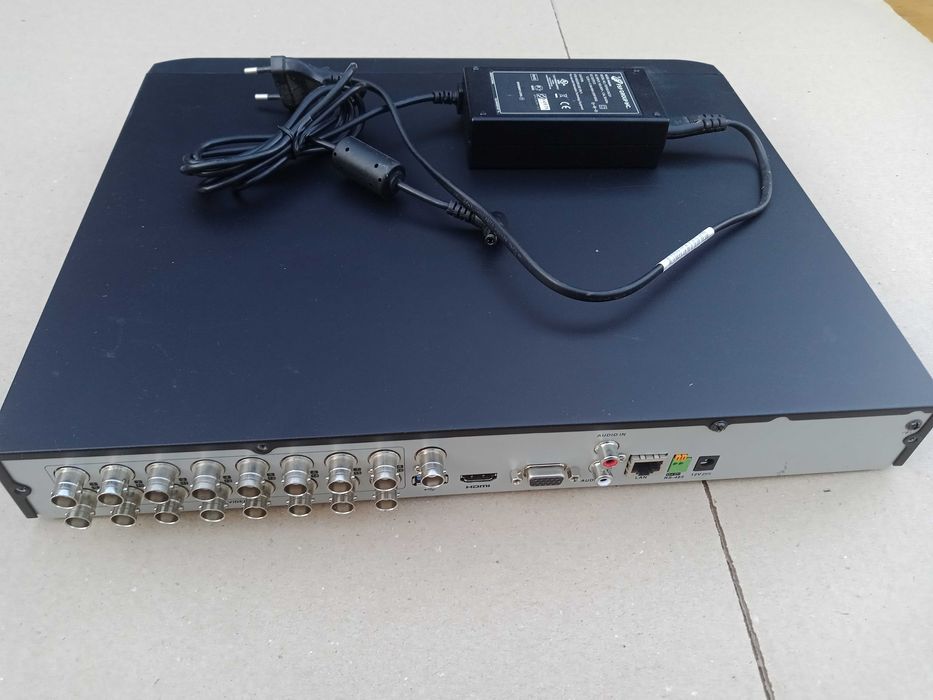 16-канальный Turbo HD регистратор Hikvision iDS-7216HQHI-M2/S