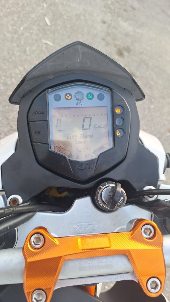 Ktm Duke 390 de 2016 muito estimada.
