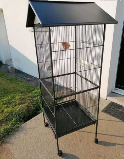 Великий вольєр для птахів