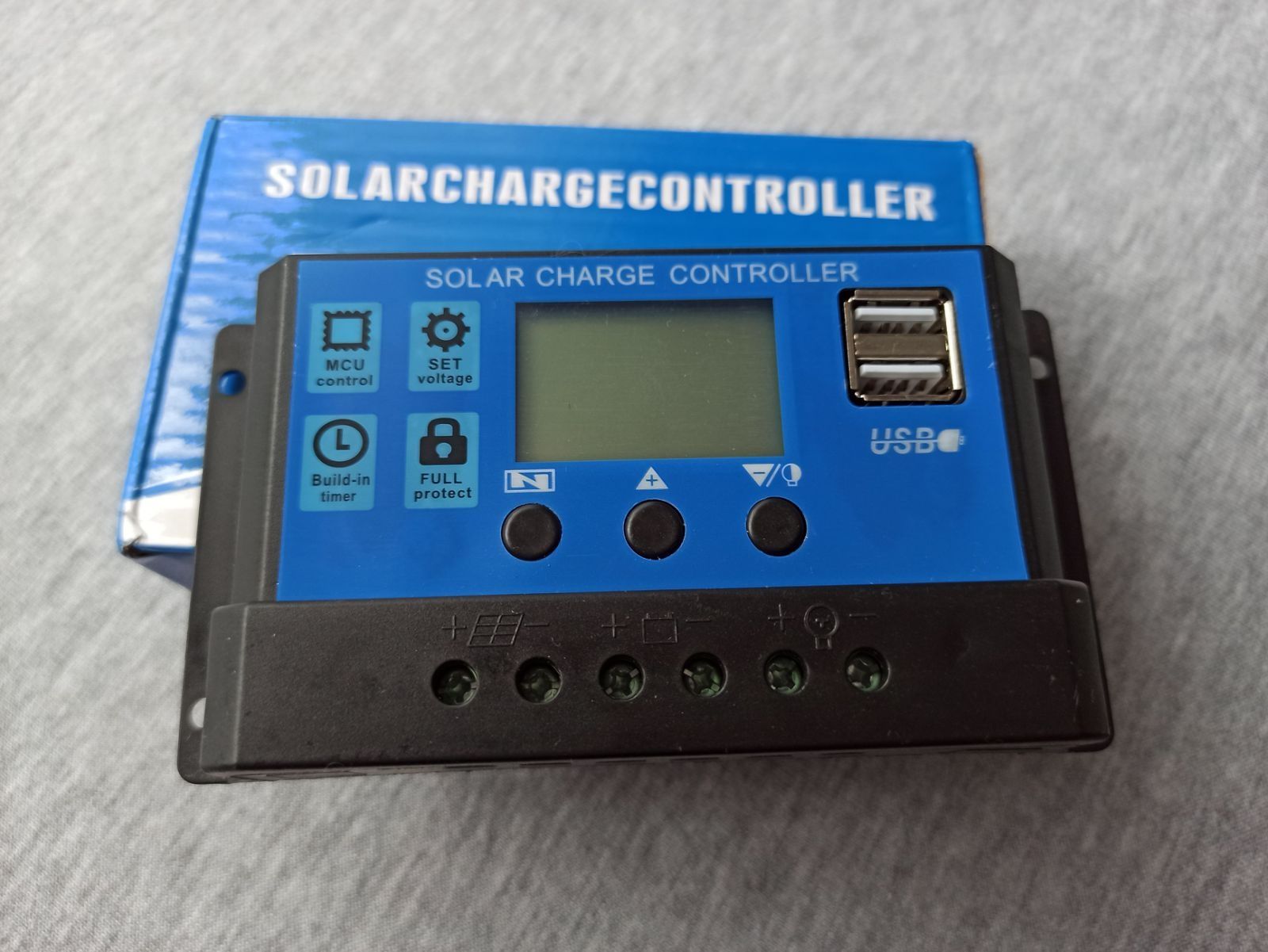 Контроллер заряда аккумулятора 12/24 30A. Солнечные панели