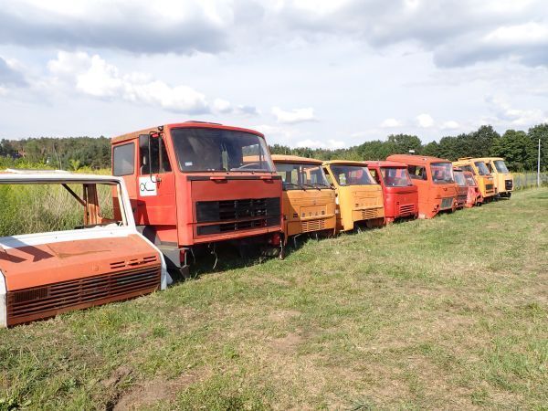 KABINA JELCZ 325 DŁUGA STAN BARDZO DOBRY , KPL