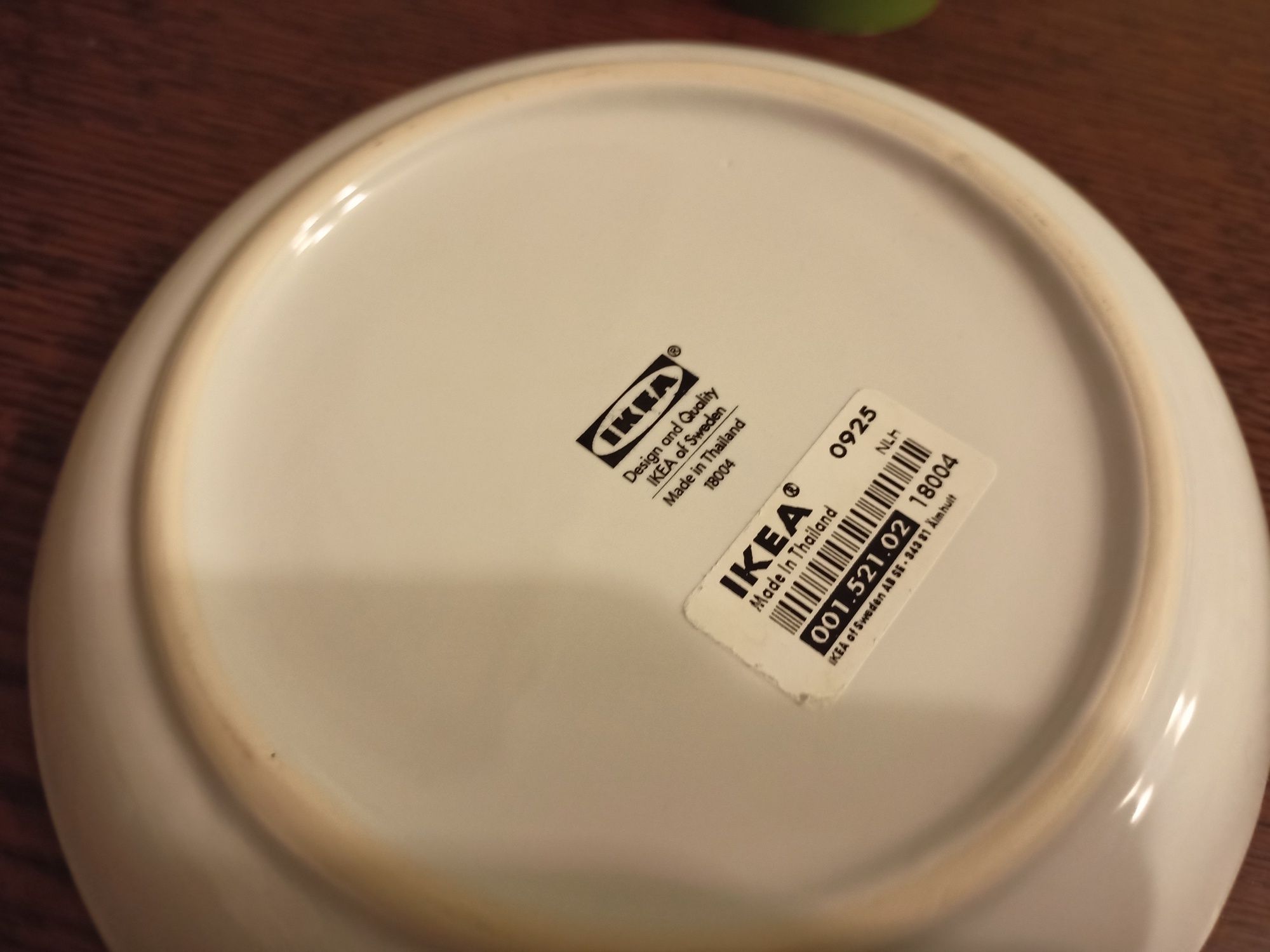 Świeczka Ikea zielona z podstawkiem ceramicznym białym