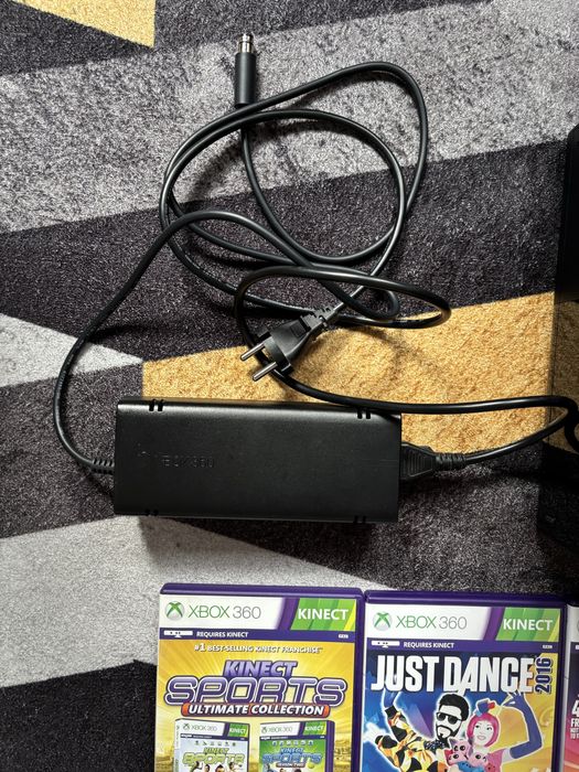Xbox 360 z Kinectem i 7 grami - komplet gotowy do grania
