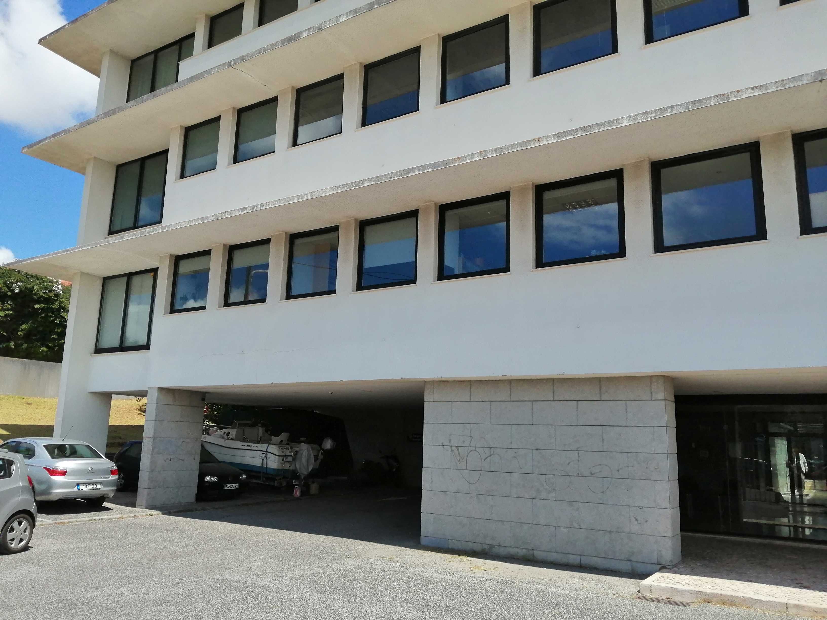 Estacionamento perto do Comboio de Monte Abraão
