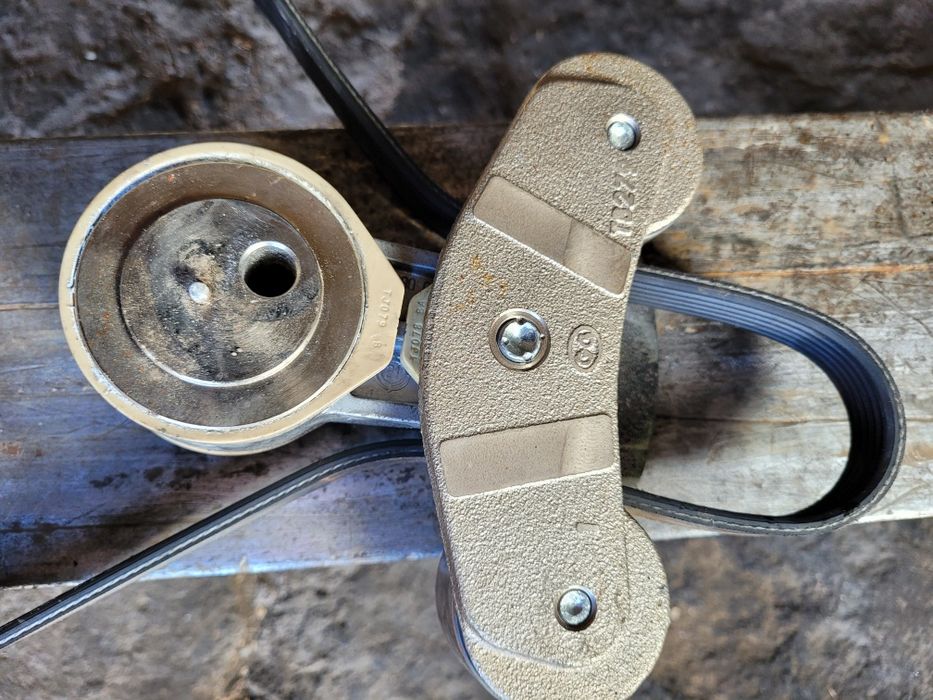 Napinacz paska klinowego peugeot citroen 2.0 hdi hybryda