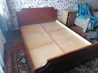 Двухспальняя кровать в неплохом состоянии, недорого Цена договорная.