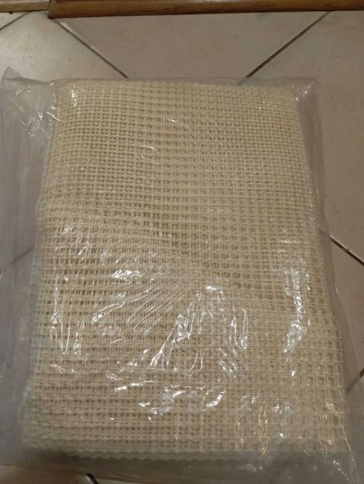 Mata antypoślizgowa pod dywan 150x220cm