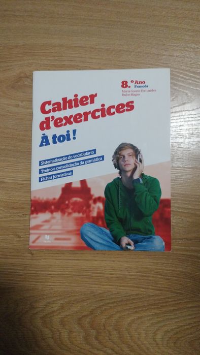 Caderno de atividades- francês- 8° ano