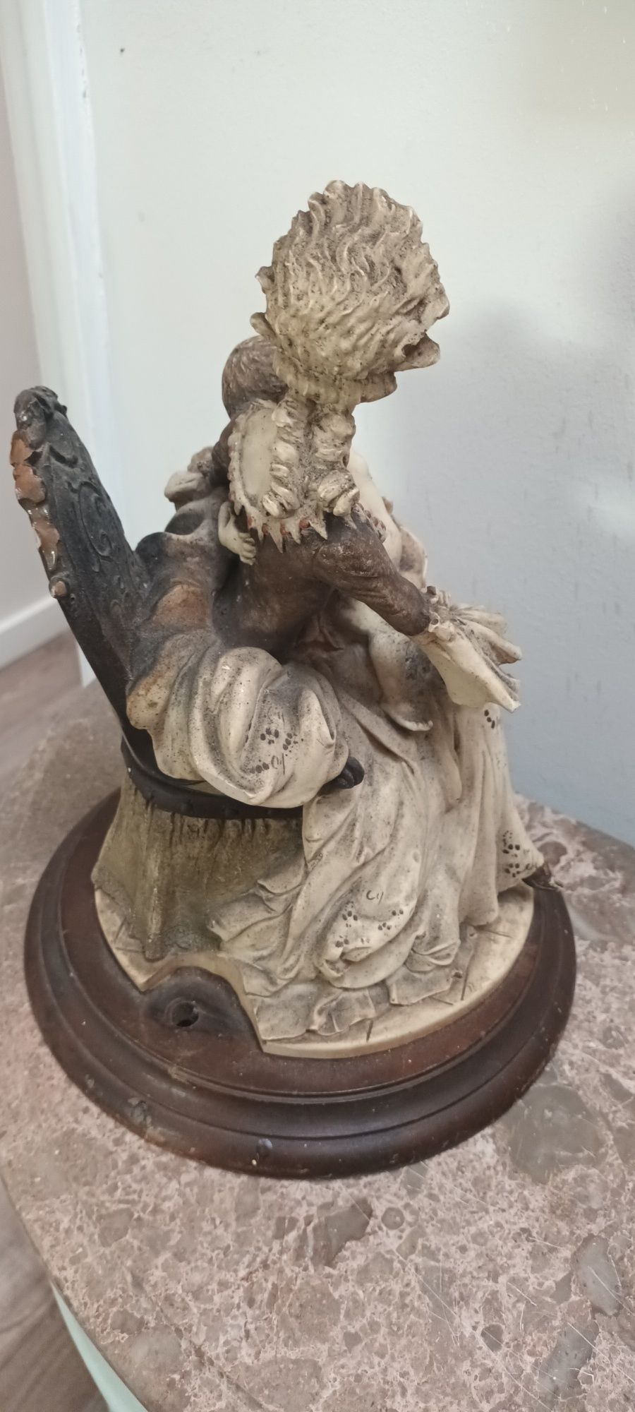 Estátua mae rica