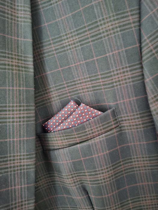 Nowy garnitur z metką