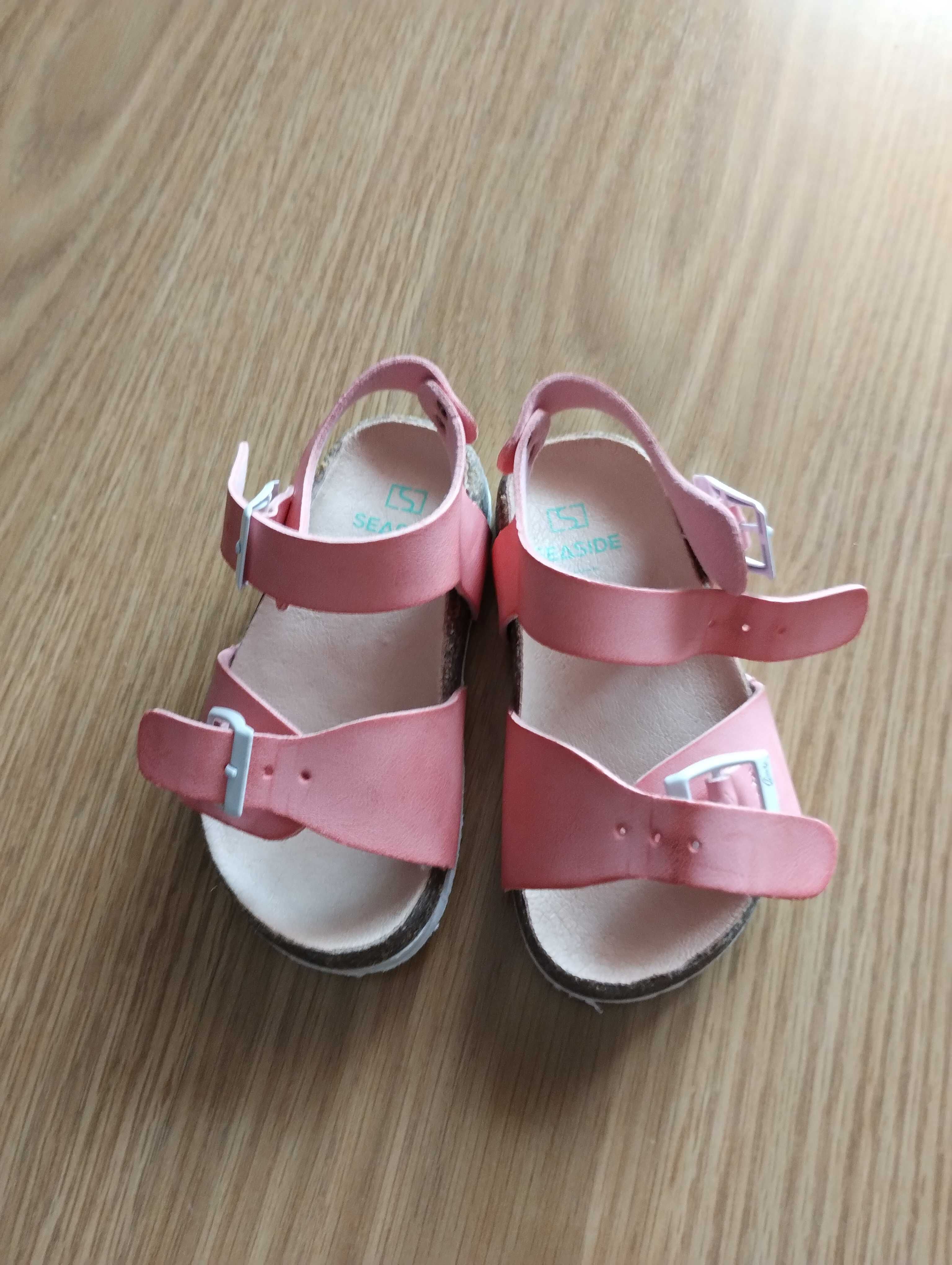 Vários sapatos criança, com caixa (todos) 50€